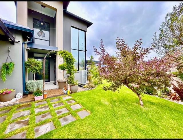 4 BEDROOM HOUSE FOR SALE IN EVERGLADES ESTATE